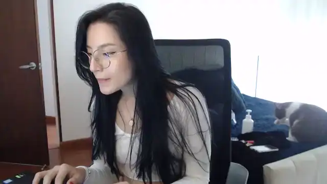 H_E_R_A - Myfreecams Free Video - 2025 01-11 03:59:37