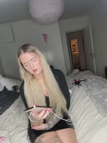 Josefine_Svensson__02 - Stripchat Live Video Recording - 2025 02-02 17:35:37