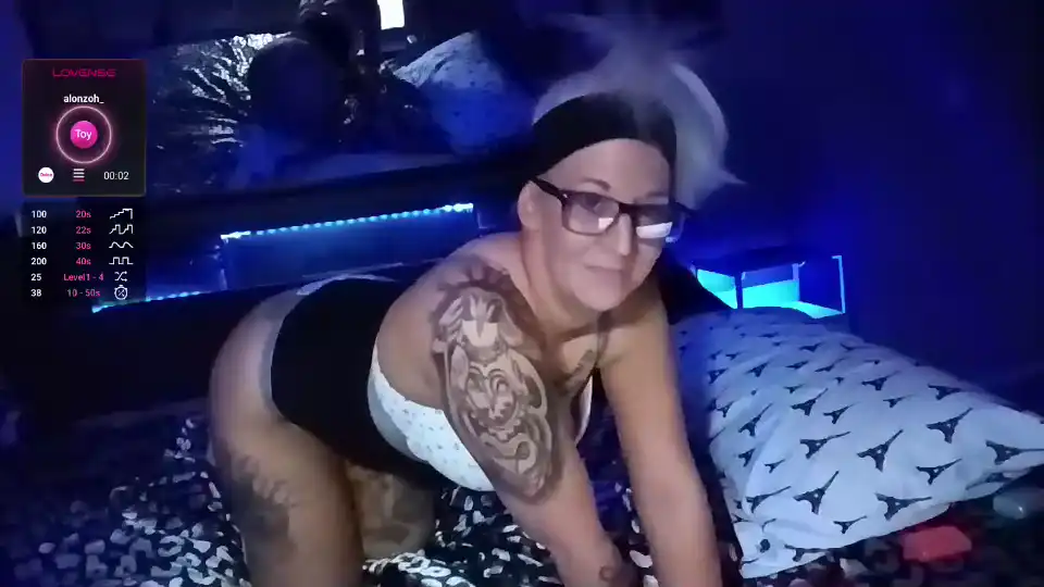 Kikilovespartylights - Chaturbate Hot Show Video - 2025 05-02 03:02:29